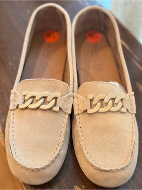 Rachel Zoe Neutral Beige Loafers with Soft Texture new without tag